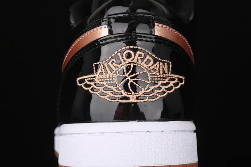 All categories Air Jordan Jordan series basketball shoes Air Jordan 1 Low New version Air Jordan 1 Low AJ1 Joe 1 low-top patent leather black gold cultural and leisure sports sneakers 554723-032